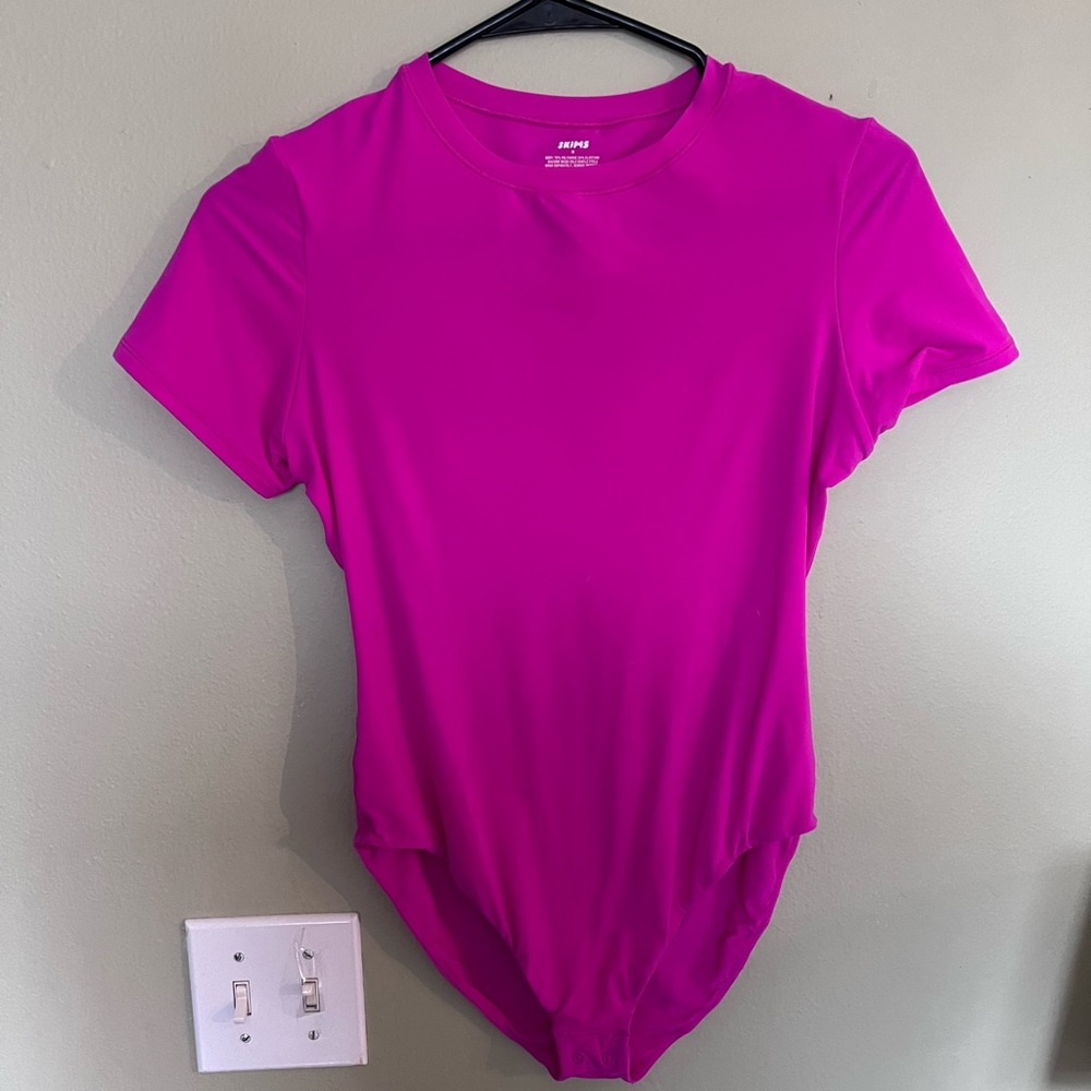 SKIMS short sleeve body suit
